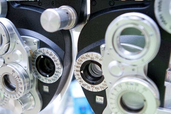 眼の検査機械